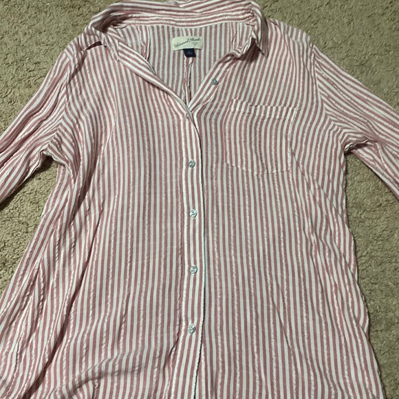 Universal threads pink and white stripe button down - Picture 1 of 1